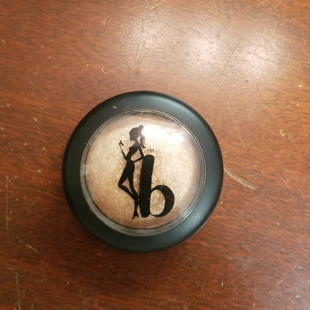 Be a bombshell naked bronzer.